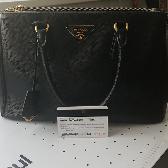 Prada Saffiano Lux - Picture 2 of 3